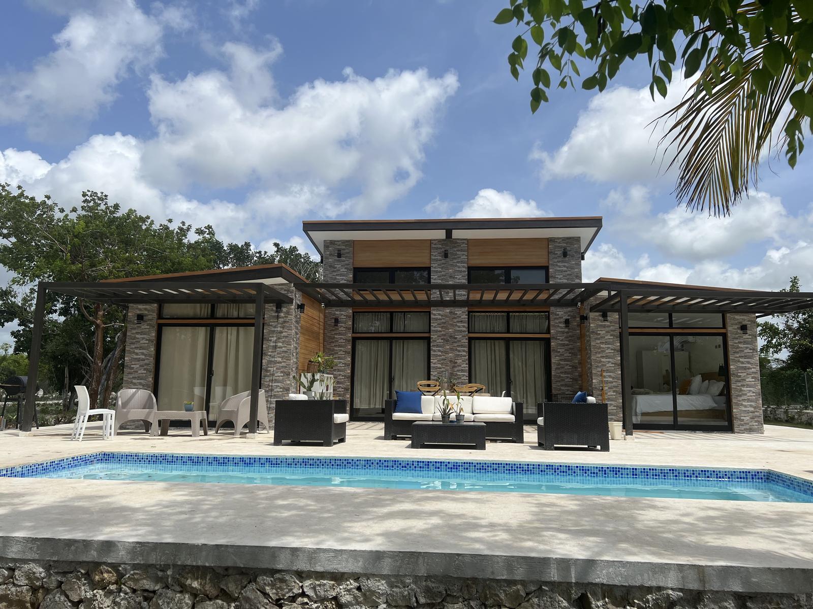 Finished villa with pool and terrace